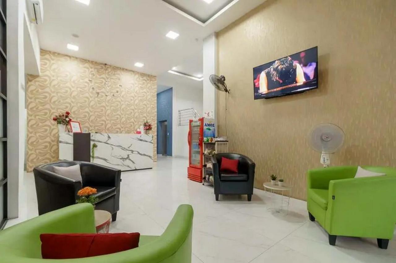 Reddoorz Plus @ Cemara Asri Medan Exterior photo